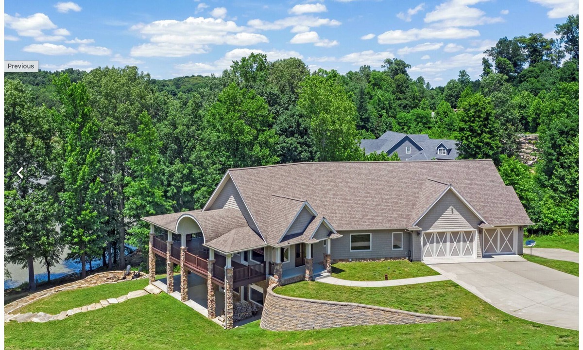 Eddyville House | Lake Barkley LUXURY - 6 Bedroom -Waterfront Retreat with Dock and Fire Pit