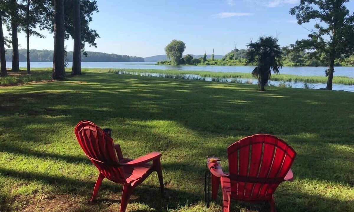 Shelby House | Lake Chillin’ at its finest!