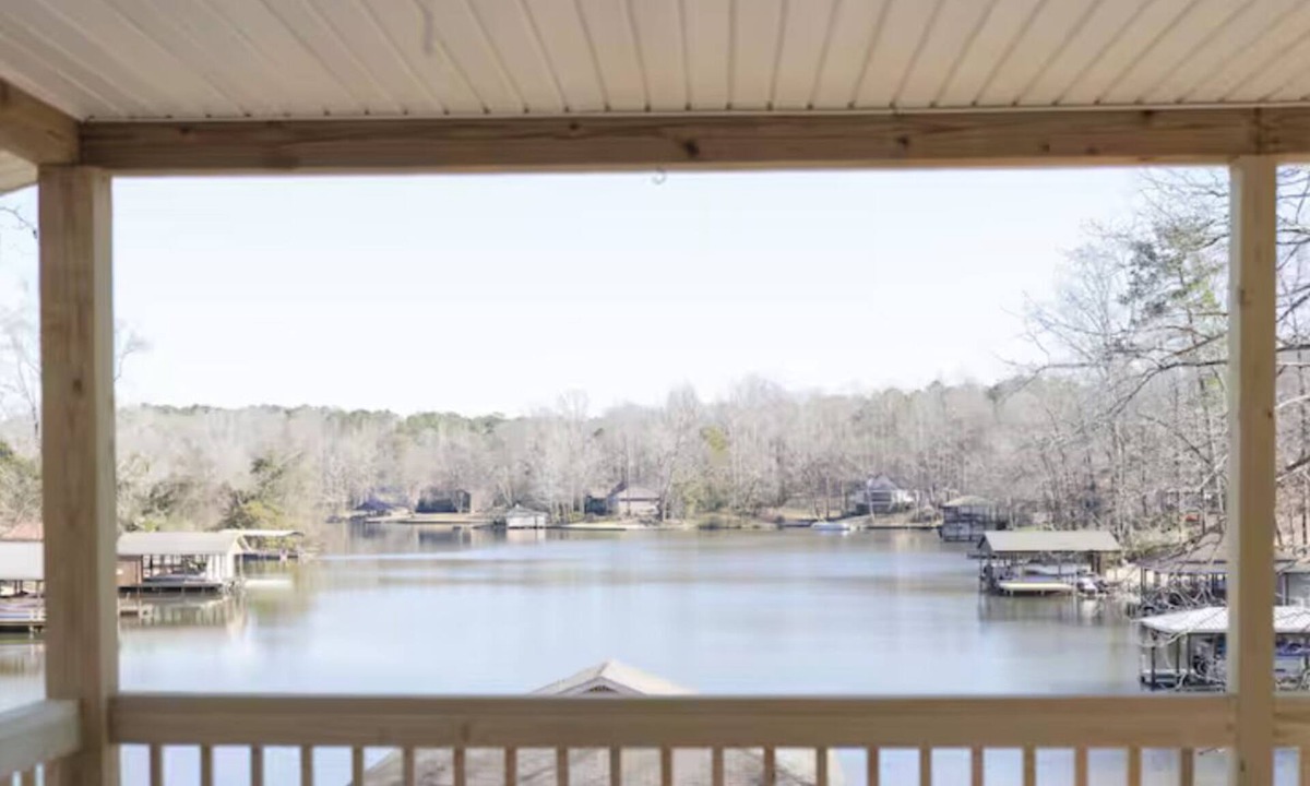 Valley House | Lake Harding Getaway-Near Auburn & Ft. Benning-Private Dock-3mi to Everything!