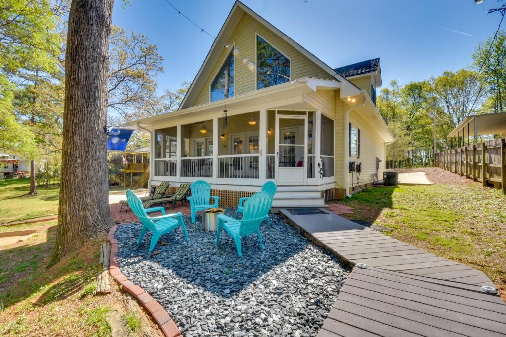 Fair Play House | Lake Hartwell Vacation Rental w/Boat Dock & Slip!