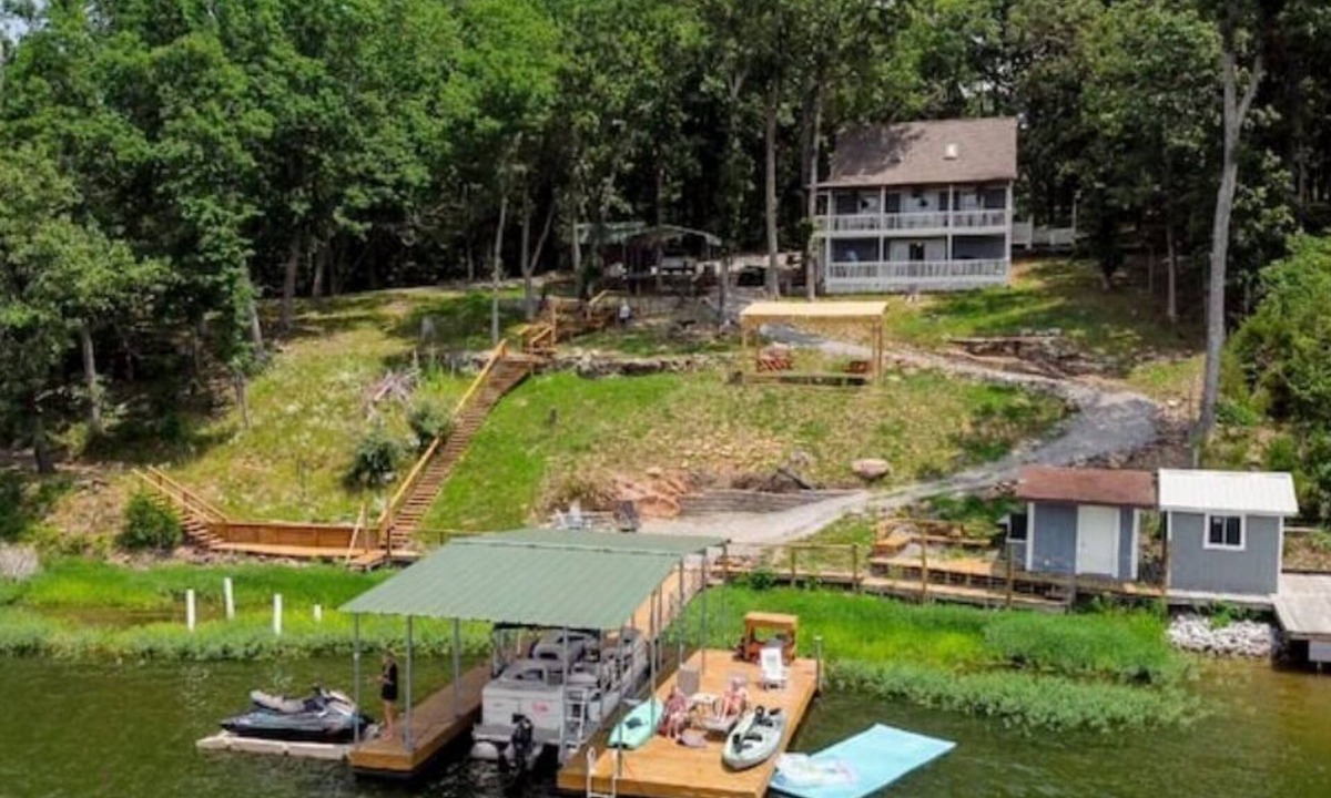 Marion House | Lakefront, amazing views, boat rentals available