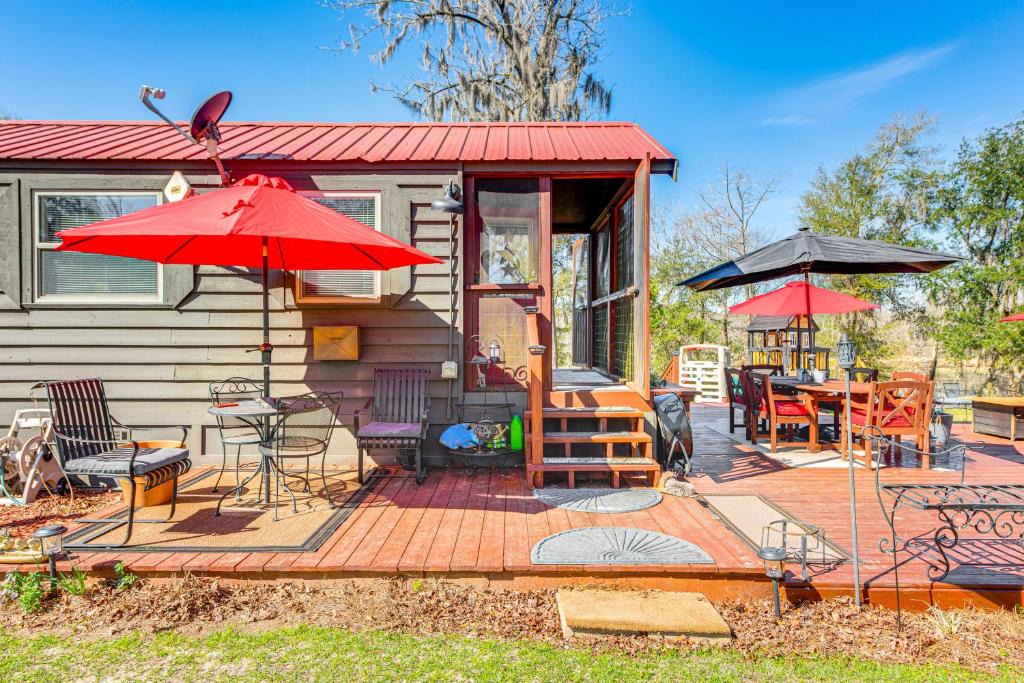 Fowlstown House | Lakefront Cabin in Brinson: ‘Behind the Moon’