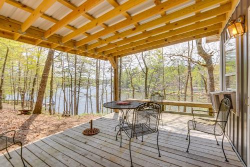 Delta House | Lakefront Delta Cabin Rental w/Boat Dock + Deck!