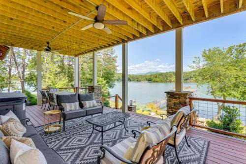Hiawassee House | Lakefront Hiawassee Gem: Boat Dock w/Rooftop Deck
