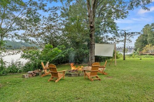 Clanton House | Lakefront on Lake Mitchell!