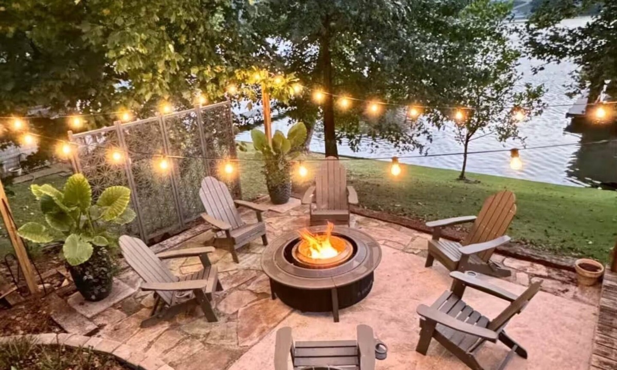 Florence House | Lakefront Two-Level Home Sleeps 10 - 4 Queen Beds, 2 Kitchens, Covered Parking