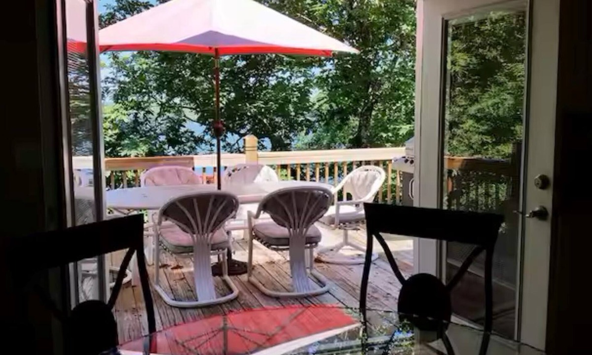 Wedowee House | Lakehouse nestled in the treetops with beautiful lake views.