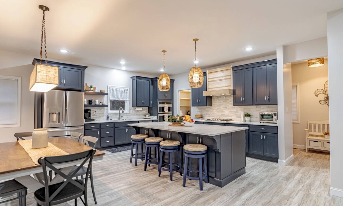 Leitchfield House | Lakeside lodge with 6 bedrooms near Rough River Lake