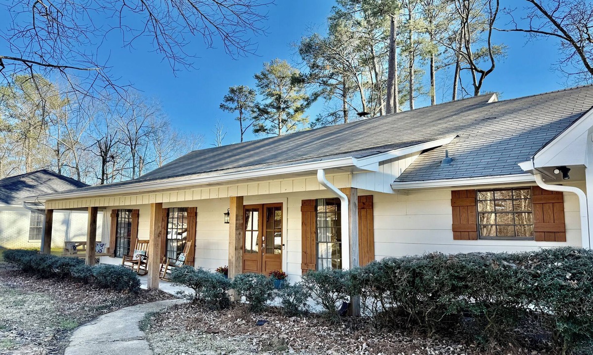 Flowood House | Lakeside Retreat at the Ross Barnett Reservoir