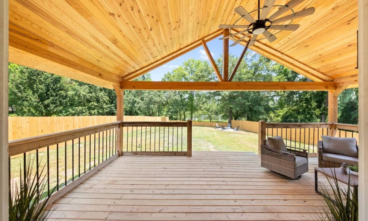 Macon House | Lakeview Retreat | Family-Friendly · Near Downtown