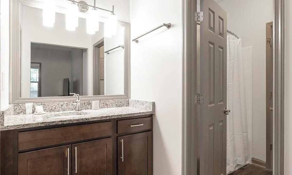 North Druid Hills Apartment | Landing at Hawthorne North Druid Hills - 2 Bedrooms in Lavista Park