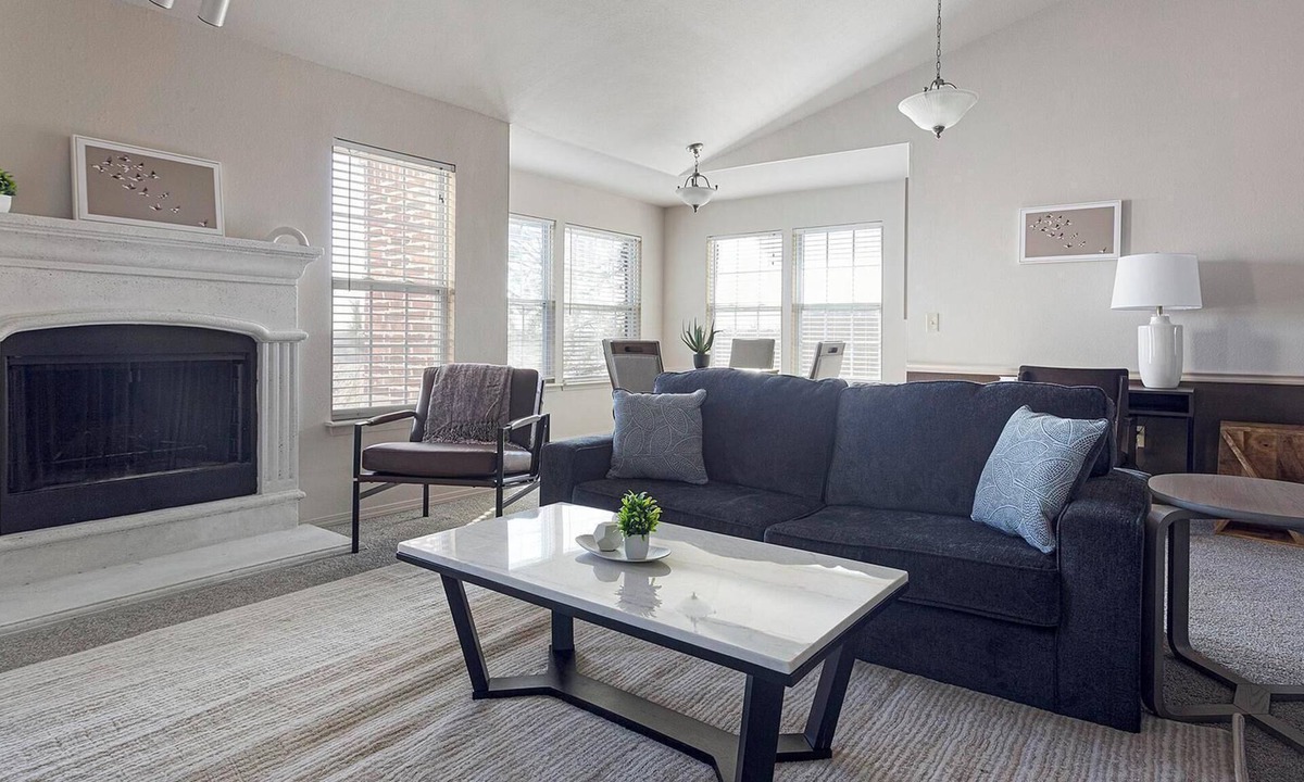 Broken Arrow Apartment | Landing | Beautiful 2BD, Pool, Gym