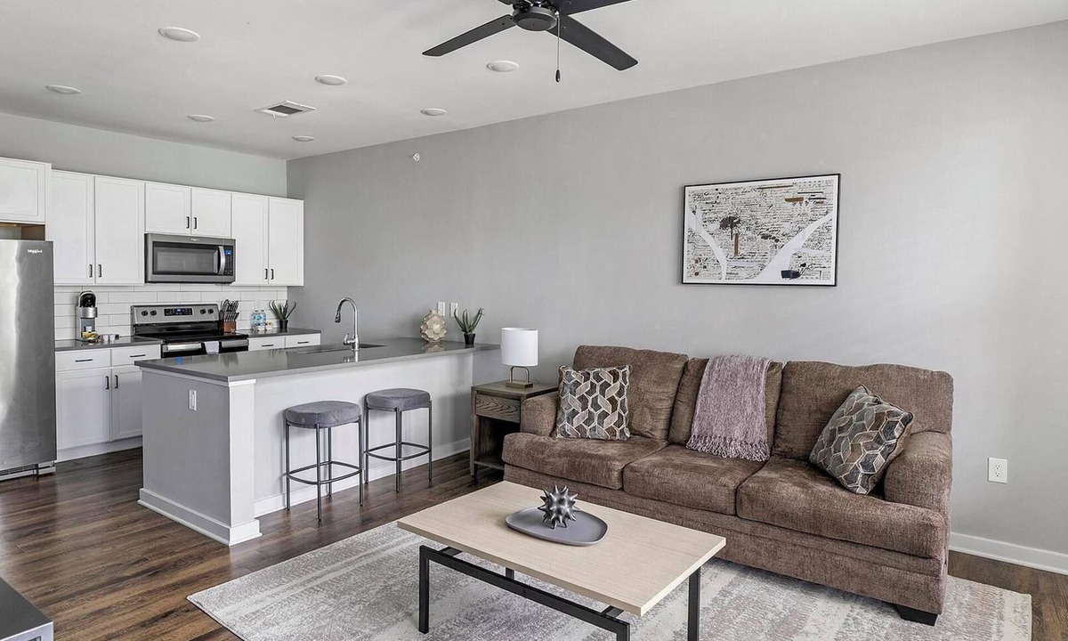 Madison Apartment | Landing | Chic 1BD, Pool, Gym