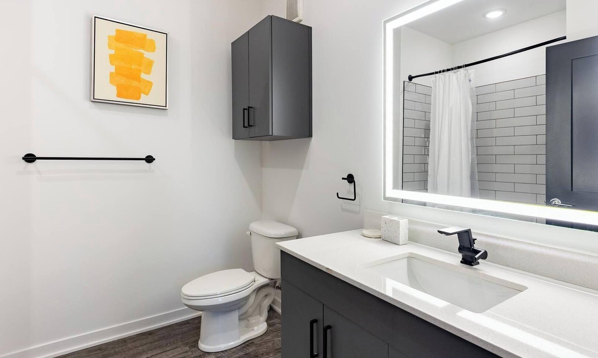 Coraopolis Apartment | Landing | Incredible 2BD, Clubhouse, Gym