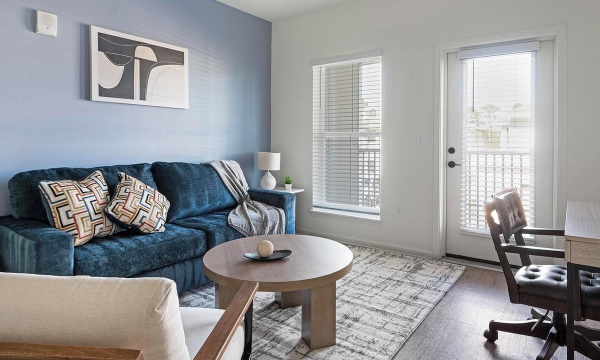 Ono Island Apartment | Landing | Modern 2BD, Yoga Studio, Gym