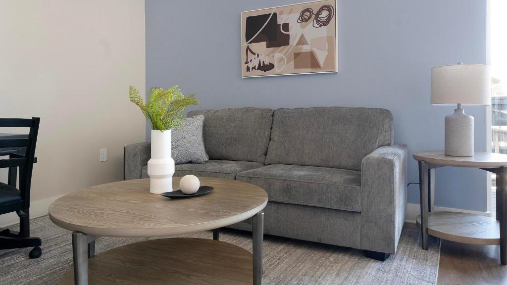 Oakwood Apartment | Landing Spectacular 1BD Gym Clubhouse
