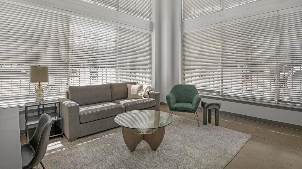 Central City Apartment | Landing Stylish 1BD Gym