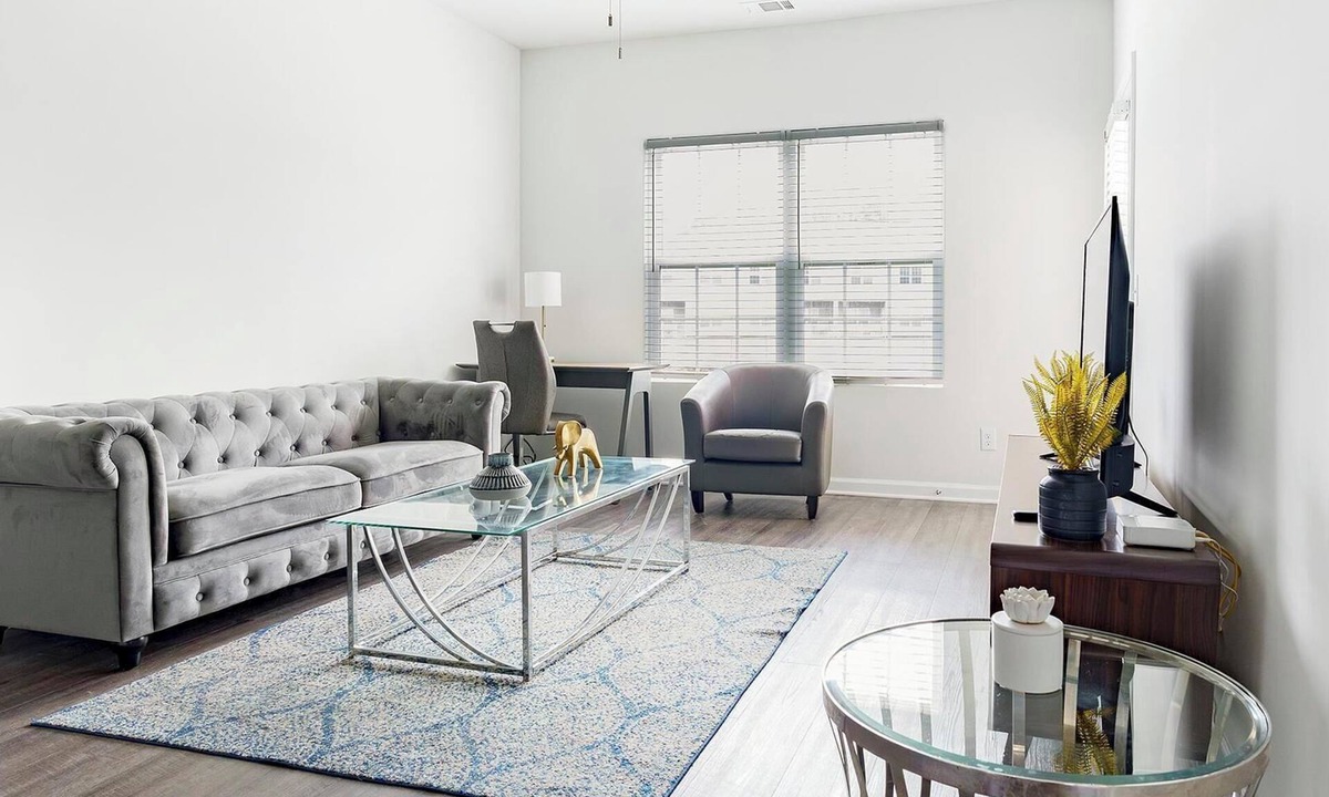 Bloomingdale Apartment | Landing | Stylish 2BD, Gym, Pool