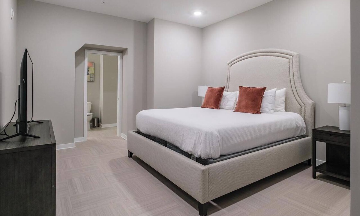 Civil Rights Historic District Apartment | Landing | Stylish 2BD in Fountain Heights