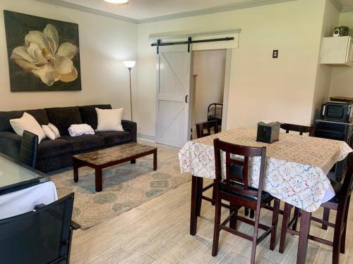 Ludowici Apartment | Laydown Easy Retreat