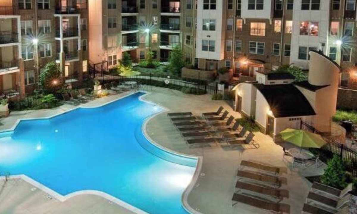Lindbergh Apartment | LevelUp Sunshine Stay.