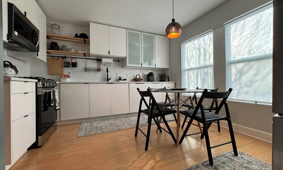 Smyrna House | LiveWorkPlaynearTruistPark- privacy, updated kitchen, fast Wi-Fi & YouTubeTv