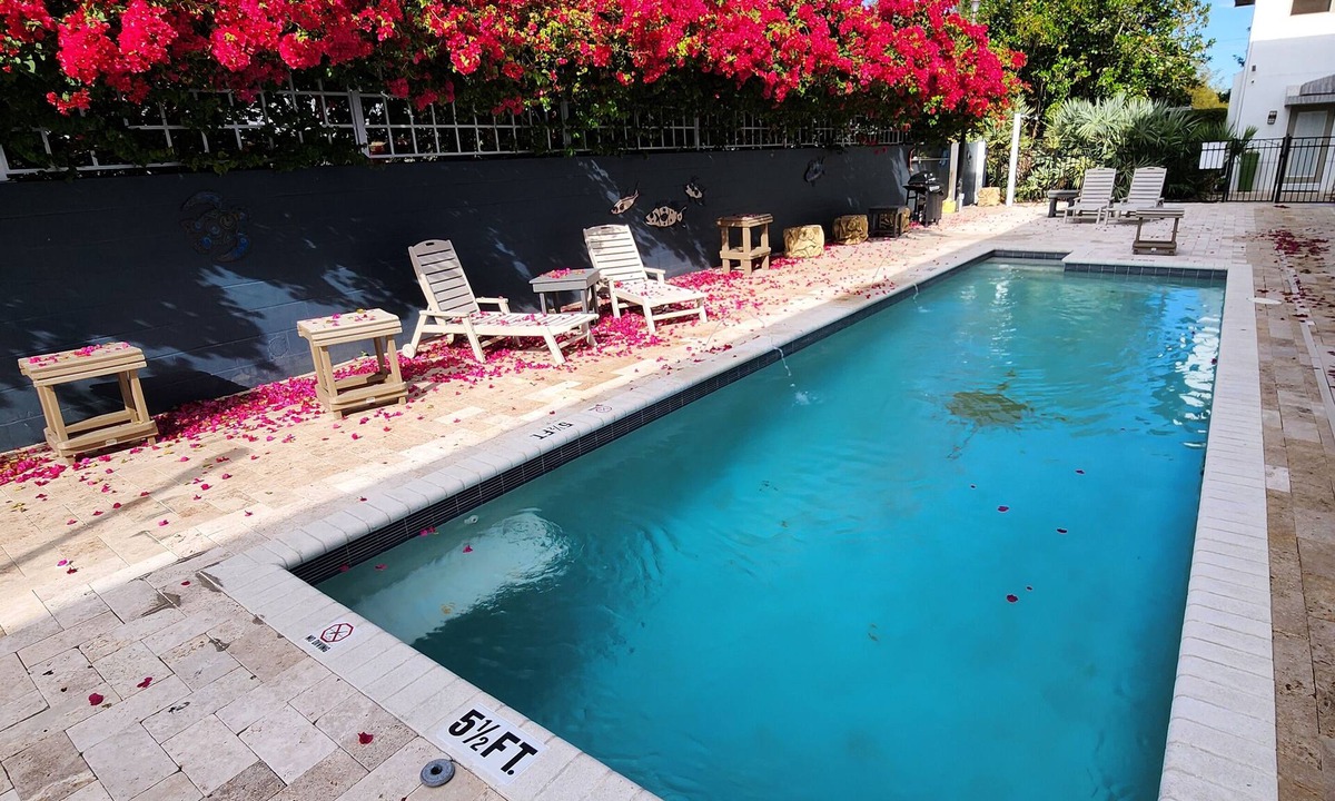 Winter Park House | LOCATION! COZY COMFORT 2 BLOCKS FROM PARK AVE W POOL, HOT TUB AND GRILL STATION!