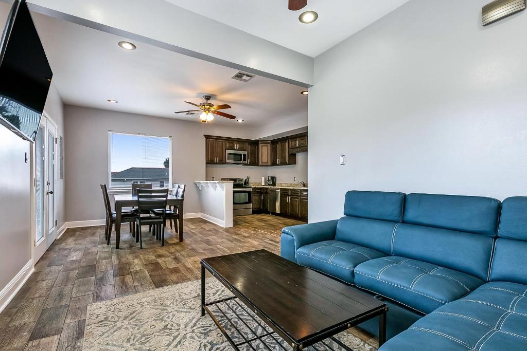 Navarre Apartment | Lovely 3BR next to City Park