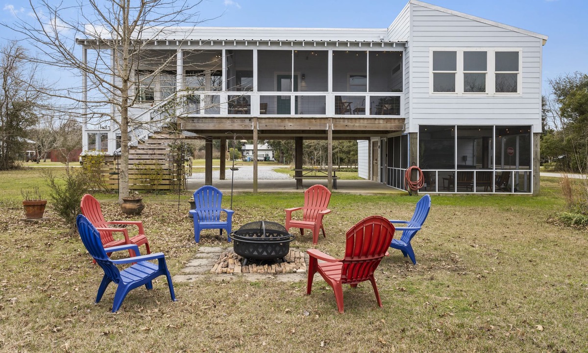 Waveland House | Low Tide Beach Home - 8 minute walk to beach - Hot Tub and Fire Pit