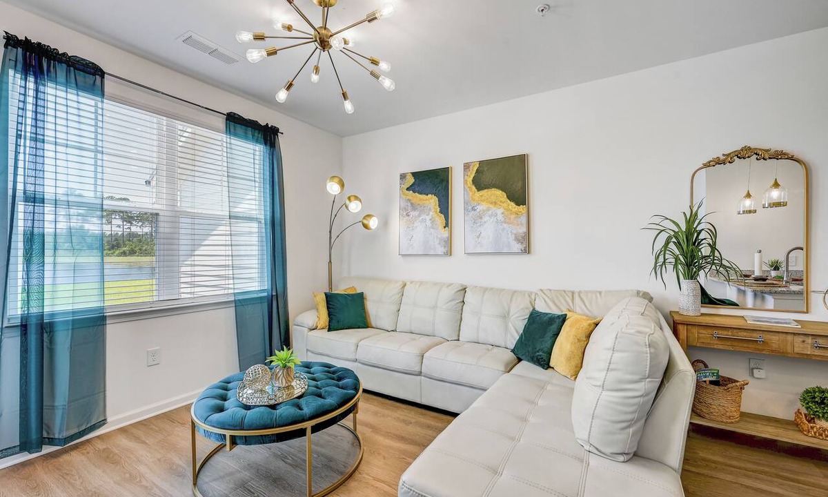 Northside Apartment | Lush Emerald Nr JAX INT Airport & Shopping