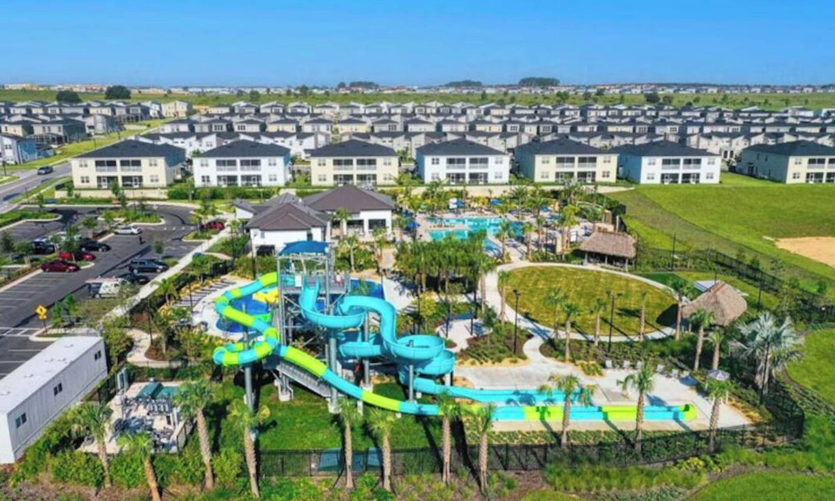 Davenport House | Lux 9Br Villa Close 2 Disney Pool Spa (9032SD)