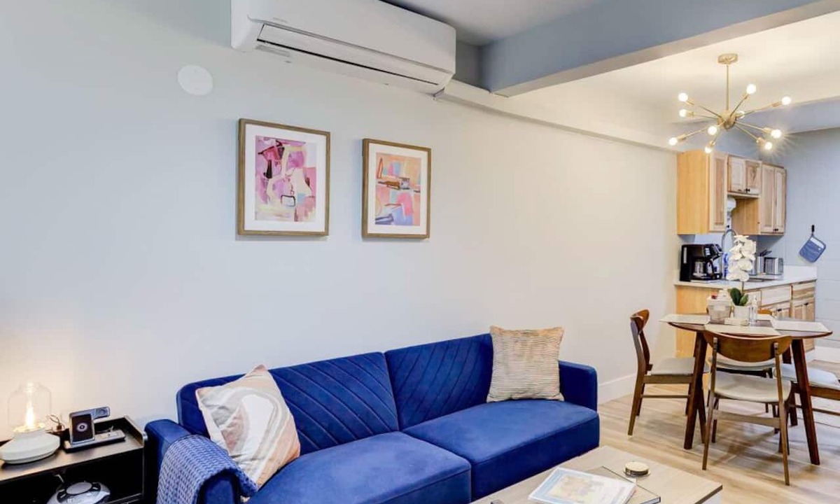 Downtown Memphis Apartment | Luxe Modern loft w/King Bed, Free Parking & Wi-Fi
