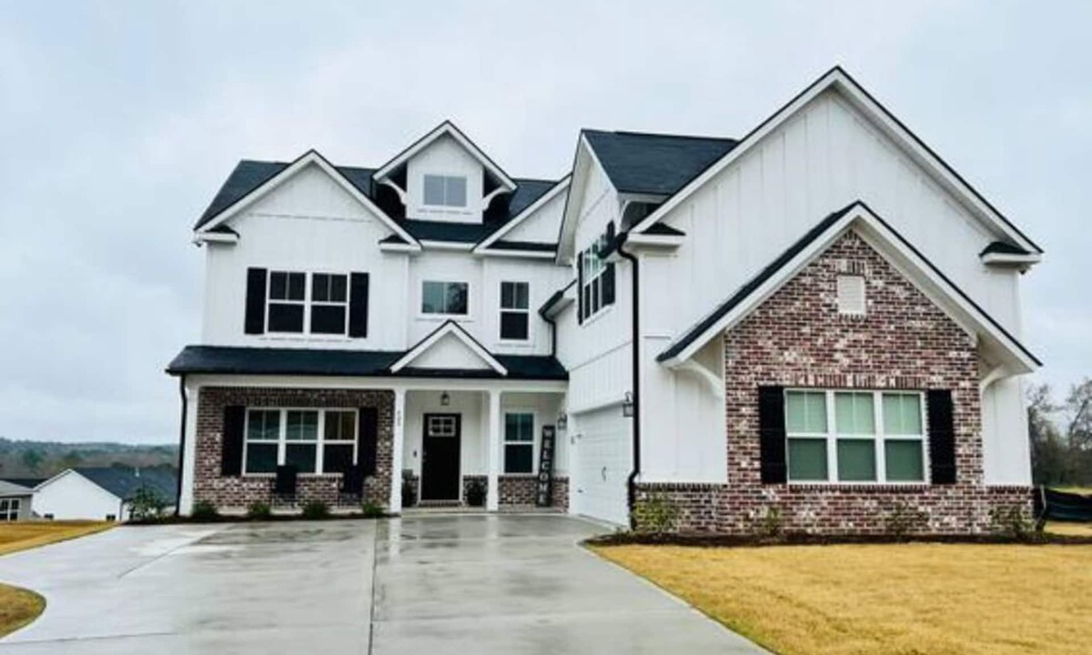 Evans House | Luxurious Farmhouse in Evans 15 mins from Masters only 7 miles