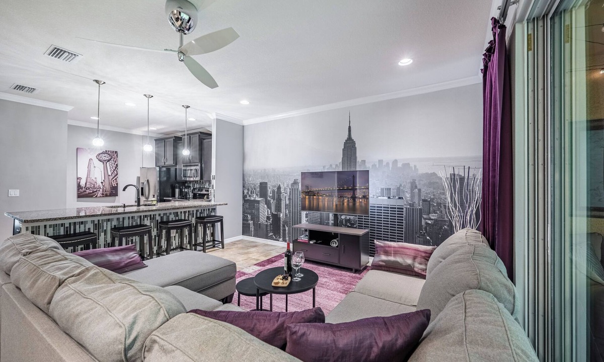 Bearss Plaza House | LUXURIOUS LIVING incl. Pool, Gym, Sauna, Jogging Trails & More