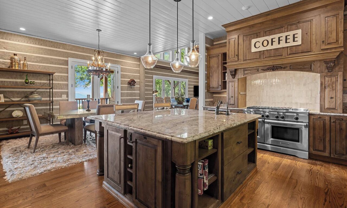 Glenville House | Luxurious Mtn Retreat w/Lake Glenville Views!