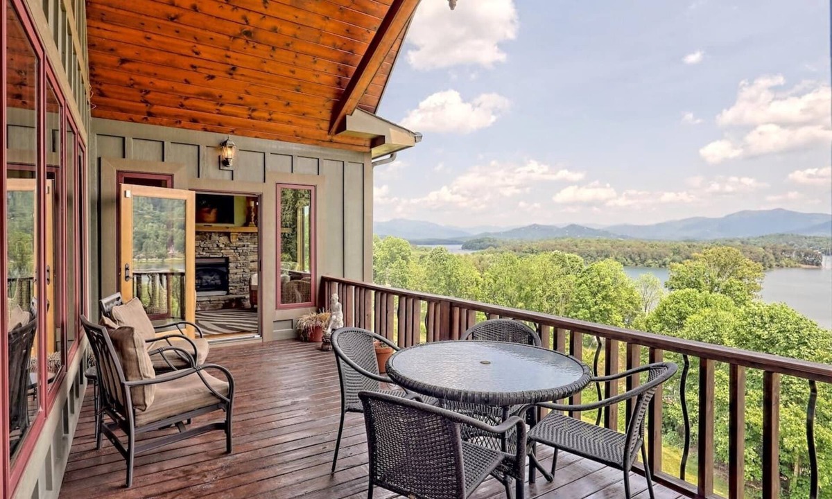 Young Harris House | Luxurious Sanctuary Summit By Chatuge Home Concierge | Incredible Mountain & Lake Chatuge Views | Sleeps 19 | 6BR Retreat, fire pit, ping pong