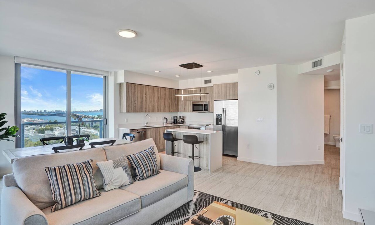 Northeast Miami Condo | Luxury 2BR In Design District with Pool+Parking+Gym @ QUADRO CONDOMINIUMS