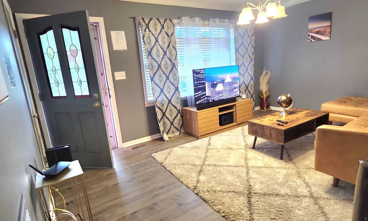Arcadia House | Luxury 4-bedroom house with AC/indoor fireplace in pleasant Spartanburg