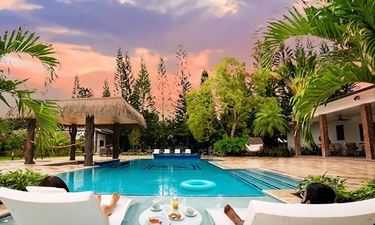 Homestead Villa | Luxury 7BR Miami Stay w/Pool, Spa + Pickleball