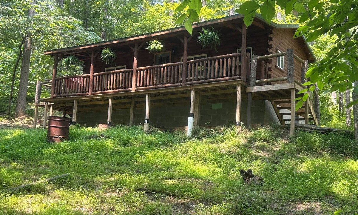 Ray Cabin | Luxury Amish-Built Log Cabin, Private Beach, Zip Line, ATV & Golf Cart Rentals