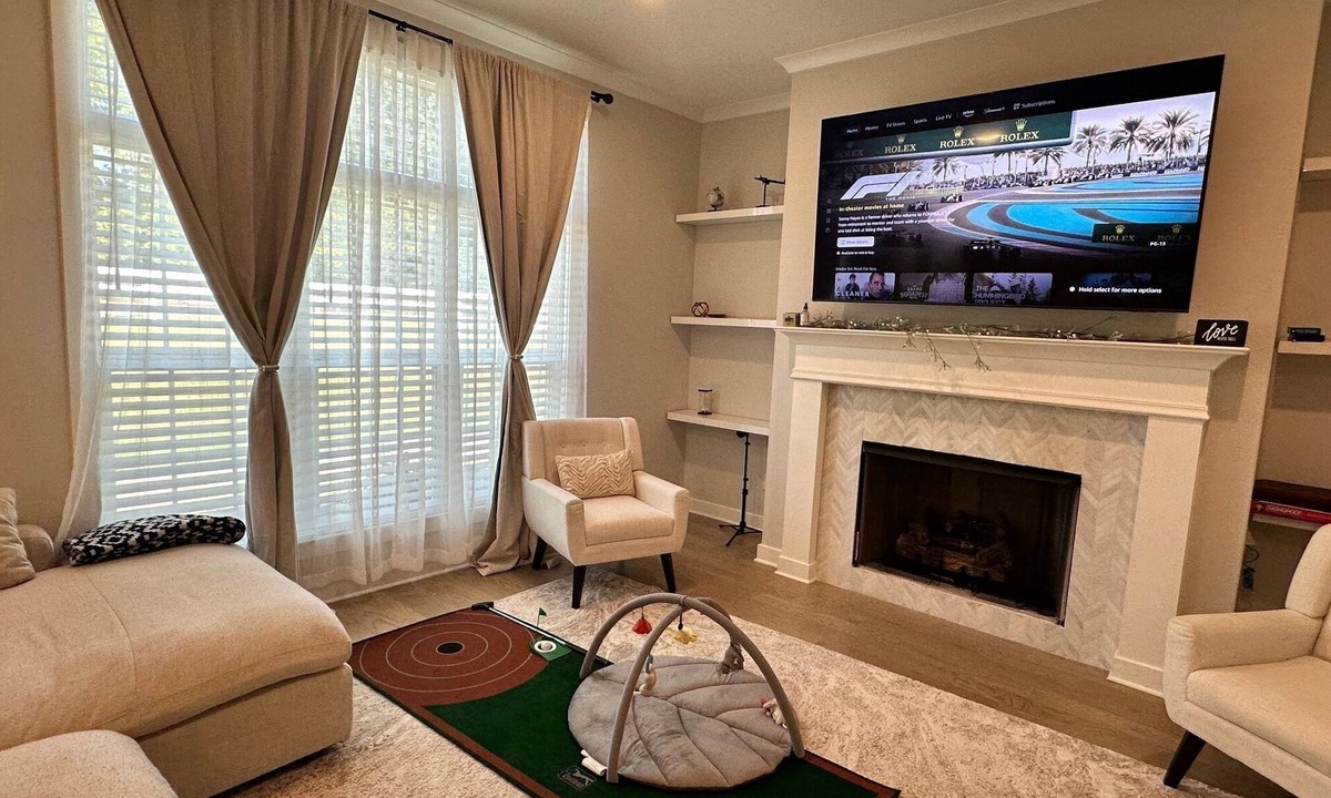 Arlington House | Luxury and Executive 4-bedroom house, Close to Blue Oval City
