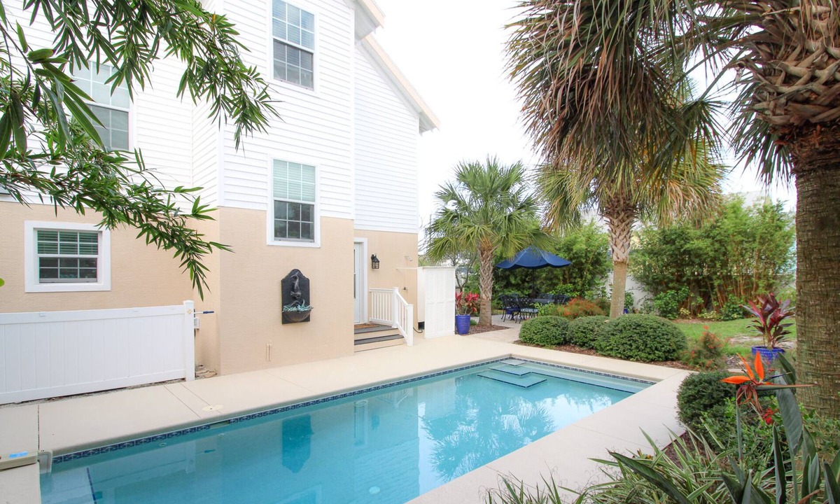 Marineland Acres House | Luxury Beach House, Private Salt Pool. Walk to the Beach