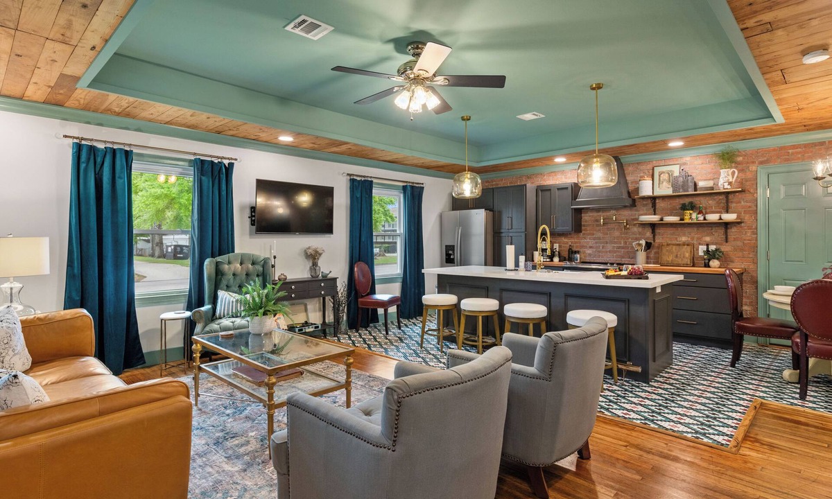 Lafayette House | Luxury Creole Cottage - Sleeps 6 guests