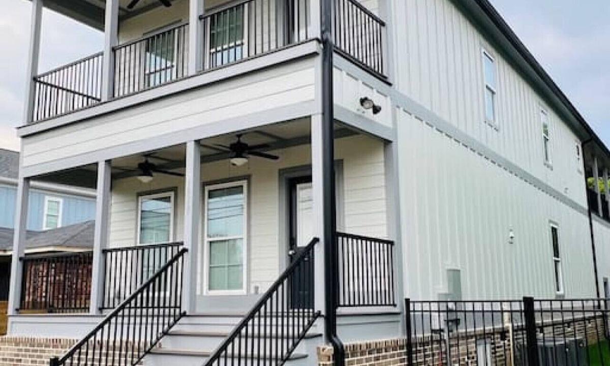 Augusta House | Luxury Medical District Home, EV Charger, Gated #6