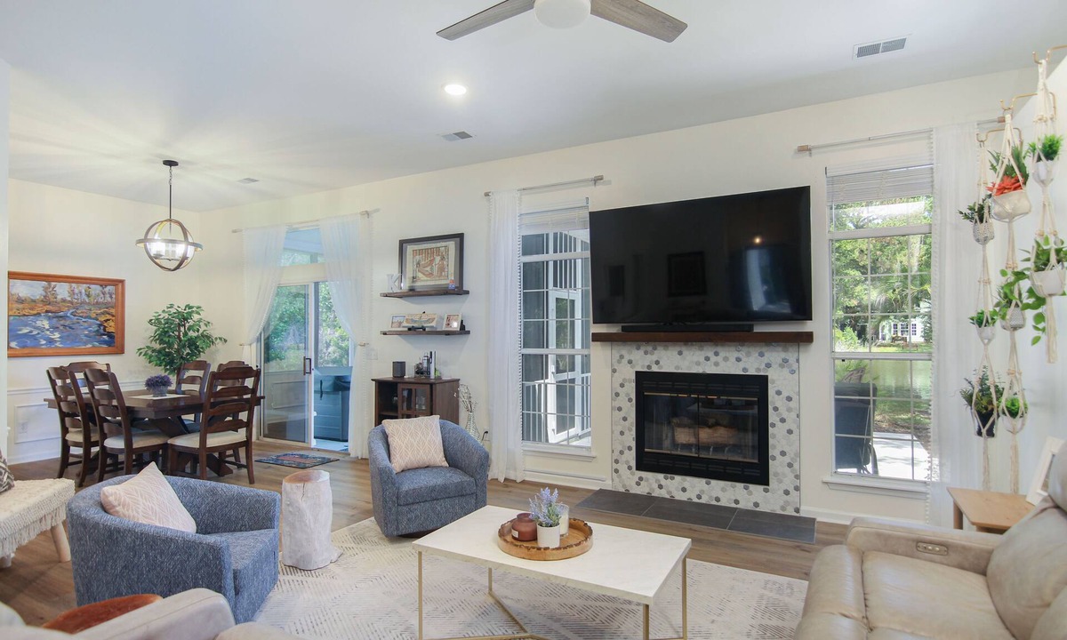 Mount Pleasant House | Luxury Mt. Pleasant Lake House with Sparkling Jacuzzi