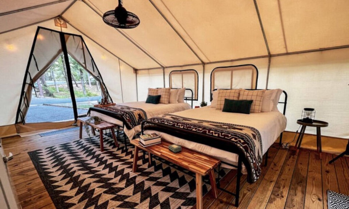 Delta RV Rental | Luxury Spacious Glamping, Lake View, Grill, Pool, Pet Friendly, Swim
