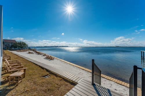 Mary Esther House | Luxury Waterfront Cabin 10 Located Near the Road
