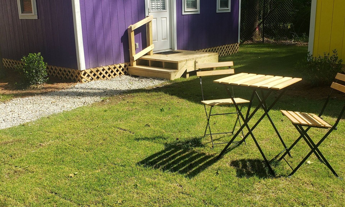 Notasulga Cabin | MadHatter Tiny Home- 9 Miles to AUBURN AL & Jordan Hare Stadium