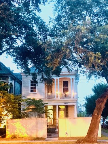 Mid-City Hotel | Maison Elisabeth