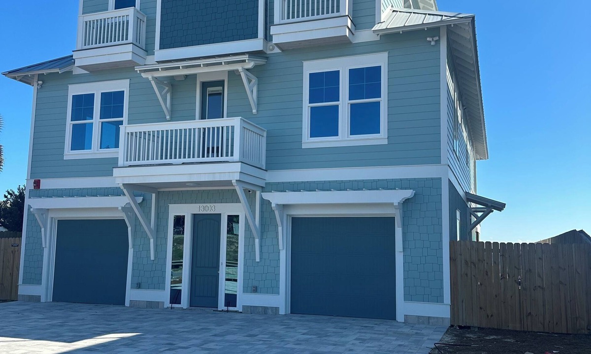 Bahama Beach House | Make Your Mark II Private Gulf Front Home/Pool/Tiki Bar/7 bed/9 bath/Game Room